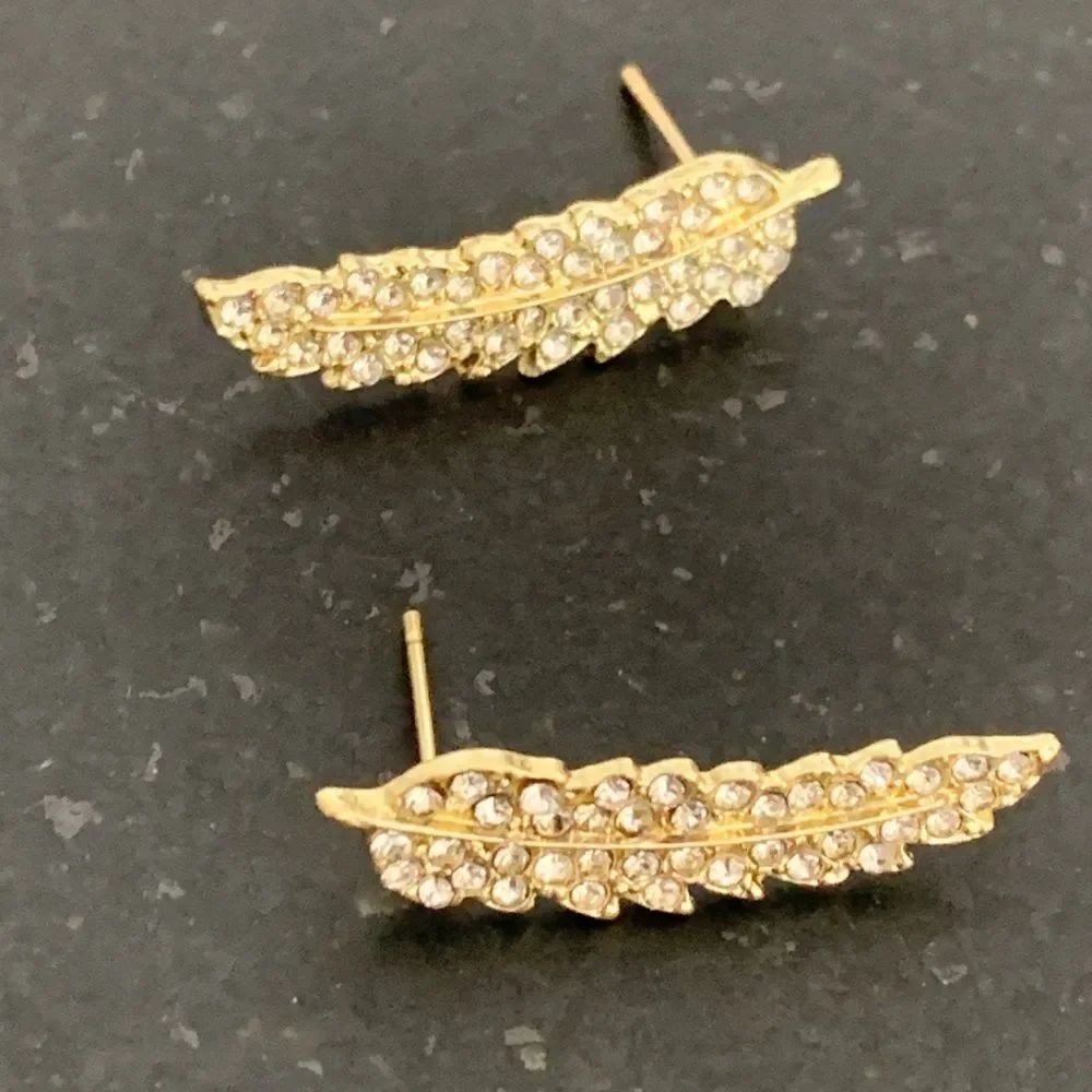 Gold Tone Ear Crawlers - Feather, Angel Wings or Leaf Motif - Picture 8 of 8
